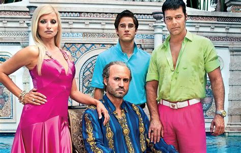 personajes de versace serie